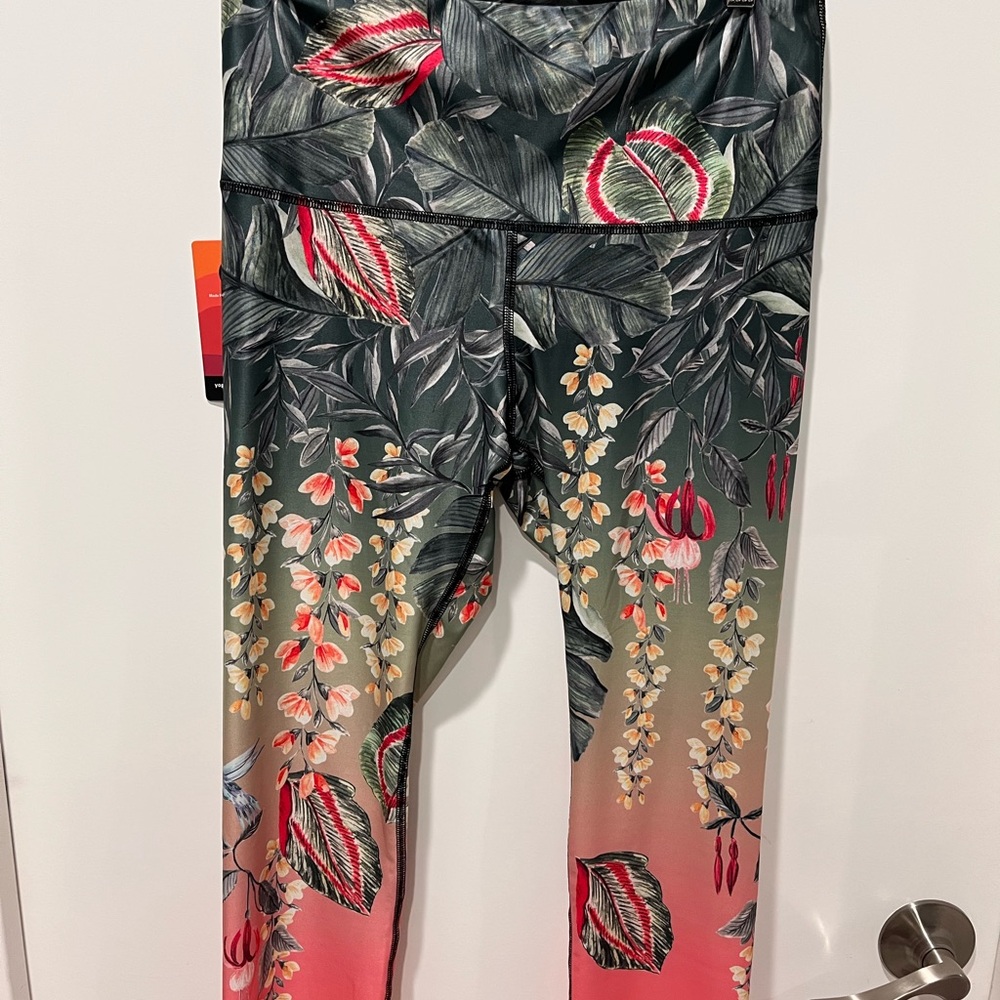 NWT Yoga Democracy Crop Leggings